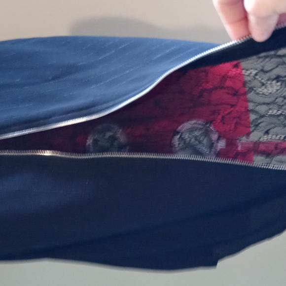 NWT Maurices Black Tank w/ Lace & Embellished neck Size L - Picture 9 of 12